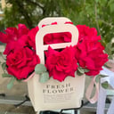 Корзина с цветами «Французские розы в сумочке»