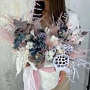 Шляпная коробка с цветами «Композиция Волшебный лес» из экзотических цветов и гортензий