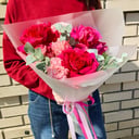 Букет мечты из гвоздик и роз