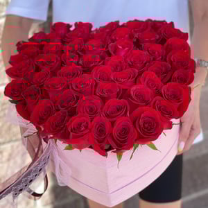 Композиция в форме сердца «Страстное сердце» из роз