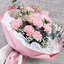 букет из диантусов из гвоздик и гипсофил