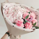 Букет "Ассорти" из нежных цветов из гвоздик и хризантем