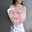 Нежный букет в пастельных тонах из розов из гвоздик