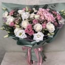 Букет «Нежный поцелуй» из роз и эустом