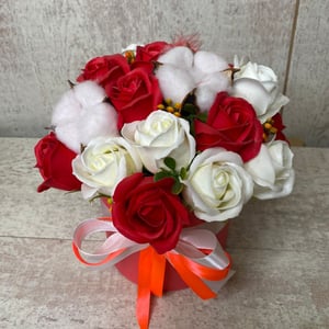 Мыльные розы в цилиндре