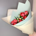 Букет «Пионовидные тюльпаны и гиперикум»