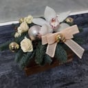 Шляпная коробка с цветами «Новогодний комплимент» из роз и орхидей