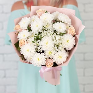 Букет с хризантемой и розой