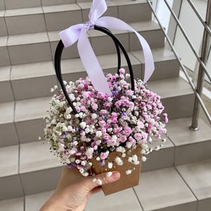 Коробка с цветами «Презент» из гипсофил