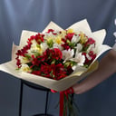 Яркий букет из Альстромерии