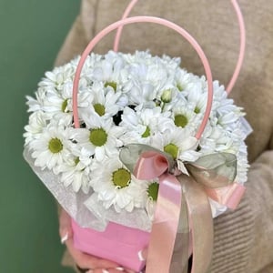 Коробка с цветами «Сумочка с хризантемой»