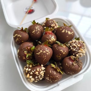 Композиция из клубники «Экспресс-бокс Для себя»
