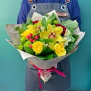 Букет «Джунгли» из роз и хризантем