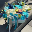 Коробка с цветами «Микс из хризантемы, гортензии и эустомы» из гвоздик и роз