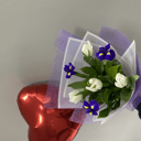 Сюрприз из тюльпанов и ирисов