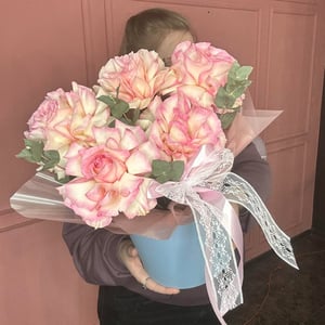 Шляпная коробка с цветами «Моно из французских роз»