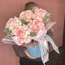 Шляпная коробка с цветами «Моно из французских роз»