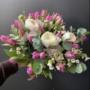 Букет «Утро в Куршевеле» из тюльпанов и ранункулюса