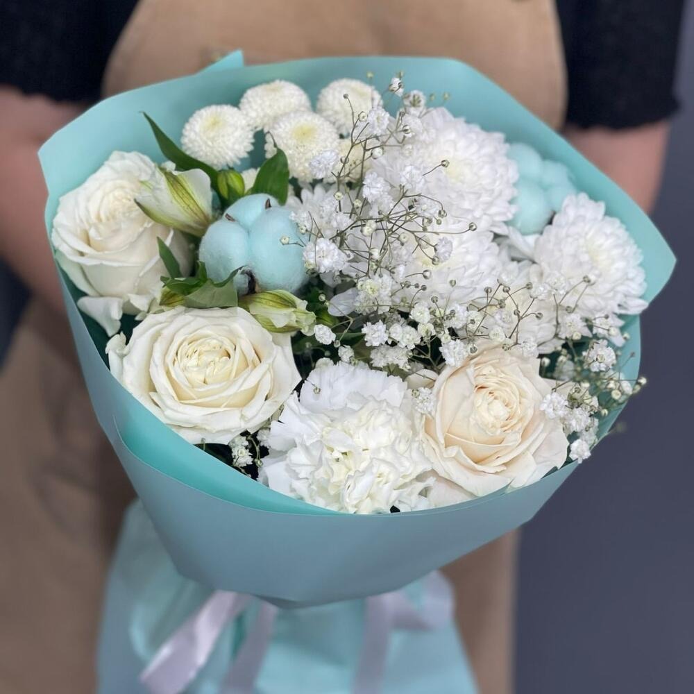 Ангельский букет из роз и хризантем