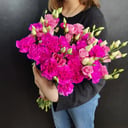 Букет "Нежное послание" из эустом и гвоздик