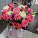 Шляпная коробка с цветами «Сладкий поцелуй» из роз и эустом