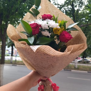 Букет «Комплимент» из роз и хризантем