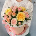 Шляпная коробка с цветами «Желтый шар» из роз