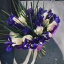 Букет «Час перед рассветом» из ирисов и роз