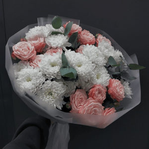 Букет «Пышная нежность» из хризантем и роз