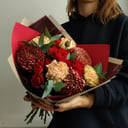 Букет «Хризантемы Бигуди и пионовидные розы»