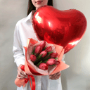 Букет «Любовь в воздухе - тюльпаны и шар сердце»