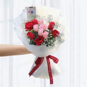 Букет «Красный и розовый» из гипсофил