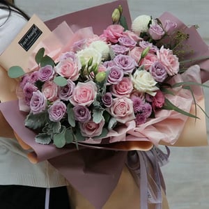 Букет «Спиндрифт» из роз и эустом