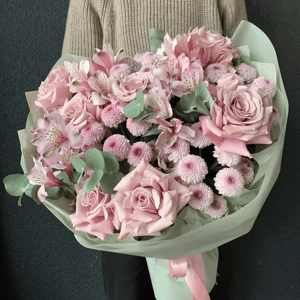 Букет «Пробуждение спящей красавицы» из хризантем и альстромерий