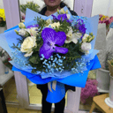 Букет «Яркие эмоции» из орхидей и роз