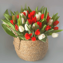 51 тюльпан в корзине