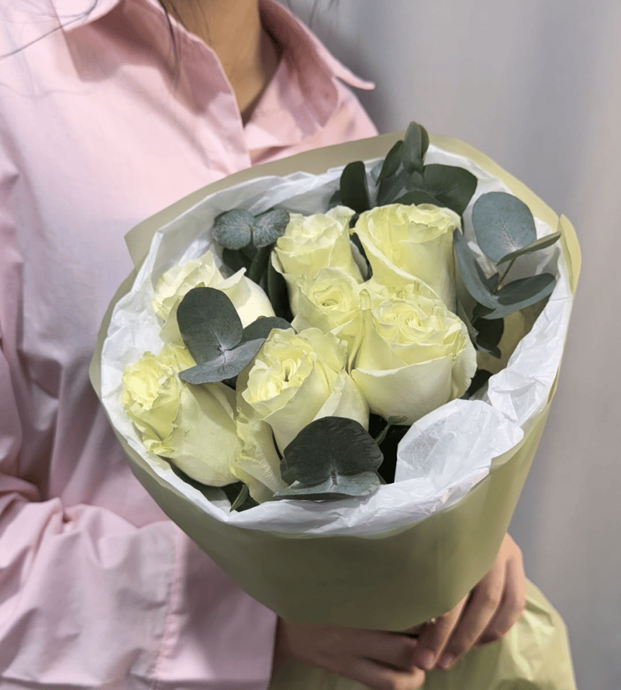 Букет «Белая роза с эвкалиптом»