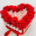 Сердце из киндер шоколада с розами