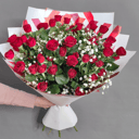 Букет красных кустовых роз