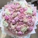 Букет «Большой микс цветов» из роз и пионов