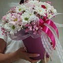 Шляпная коробка с цветами «Сказочный сон» из хризантем