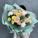 Букет «Муза» из роз и гвоздик