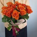 Букет оранжевых роз под ленту