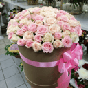 Шляпная коробка с цветами «Букет из 31 кустовых роз в коробке»