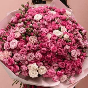 Букет из 101 кустовой розы