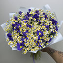 Яркий букет с ирисами