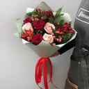 Букет «Лав стори» из роз и альстромерий