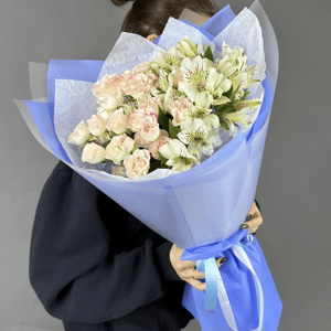 Букет "Конфетка" из альстромерий и роз