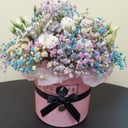 Коробка с цветами «Воздушная композиция» из гипсофил и эустом