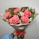 Букет «Первый поцелуй» из роз и альстромерий